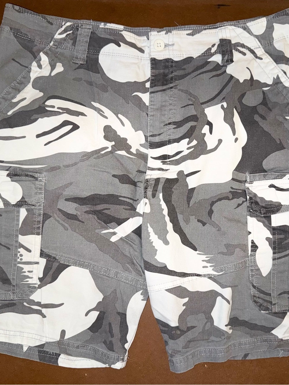 Wrangler Men’s Gray & White Camo Cargo Shorts